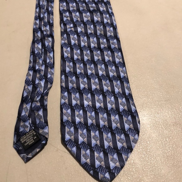 Geoffrey Beene Other - 100% silk tie